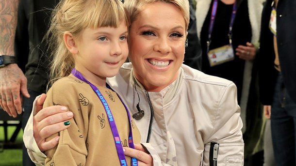 Pink : sa fille Willow se rase les cheveux et adopte une coupe «punk rock» !