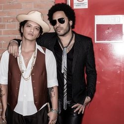 Lenny Kravitz: Backstage. Paris Bercy Arena. Juste avant que mon frère @BrunoMars et moi ont déchire sur "Are You Gonna Go My Way."