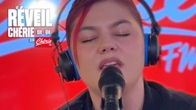 Louane interprète son tube "La Pluie" en live sur Chérie FM ! 😍