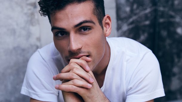 Oscar Anton : découvrez la session live de son premier single « Voices »