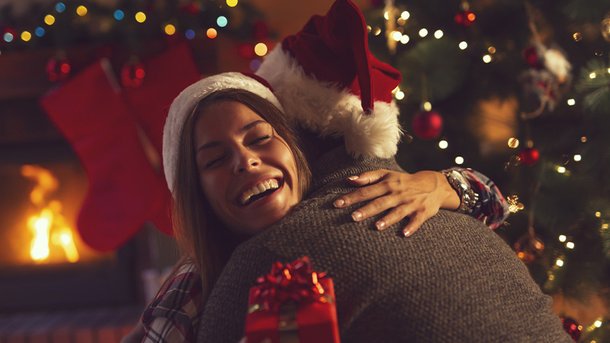 Les infos du Réveil Chérie : Top 5 des cadeaux à offrir pour un premier Noël à deux