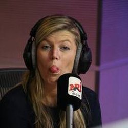 Lundi 9 Mars 2015 Cauet fête la journée de la femme