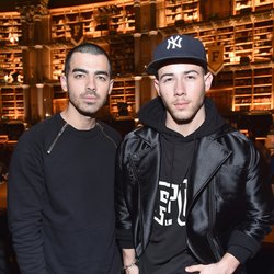 Nick et Joe Jonas au défilé FENTYxPUMA by Rihanna