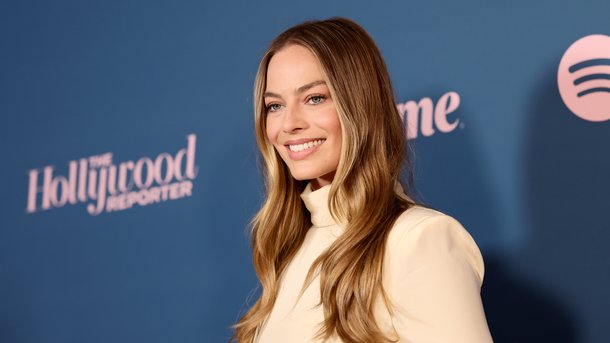 Margot Robbie s’arrange pour embrasser Brad Pitt en plein tournage