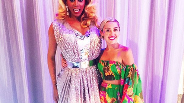 Miley Cyrus : une folle soirée entre copines