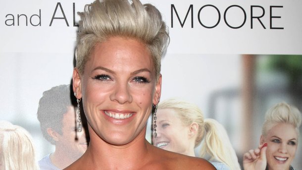 Pink retourne à l'hôpital et annule une autre date de concert