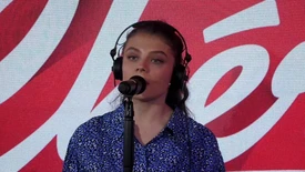 Maëlle interprète "Toutes les machines ont un cœur" en live sur Chérie FM