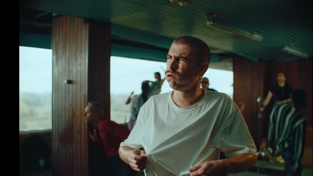 Kungs et David Guetta font monter la température dans le clip « All Night Long »