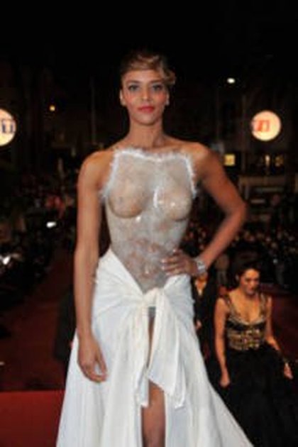 Shy'm a envouté la Croisette, avec une robe haute couture signée Franck Sorbier.