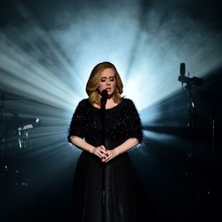 Adele sur scène - NRJ Music Awards 2015
