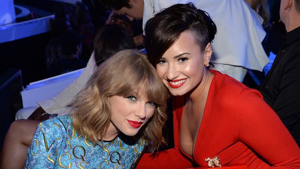 Demi Lovato montre son amour à Taylor Swift!
