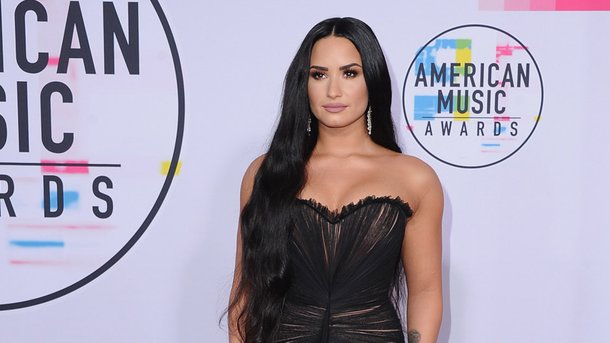 Demi Lovato, Pink, Macklemore: découvrez les meilleurs looks des AMAs 2017