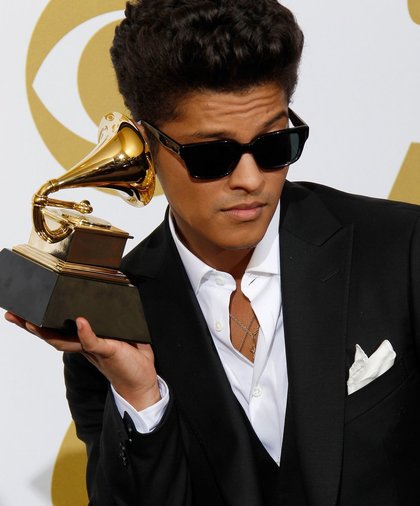 La 53e cérémonie des Grammy Awards, en 2011 ; l’une des premières consécrations en solo pour Bruno Mars où il remporte le prix du meilleur chanteur pop pour « Just The Way You Are »