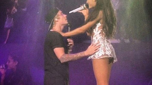 Ariana Grande : Justin Bieber la rejoint sur scène!
