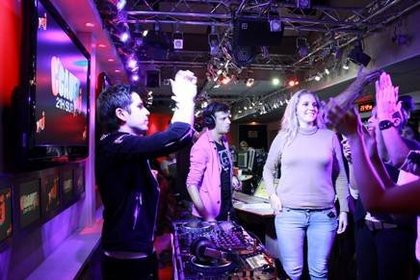 Jeudi 18 octobre avec Amel Bent et le Dj Michael Canitrot