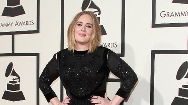 Adele : elle a pleuré toute la journée après les Grammys!