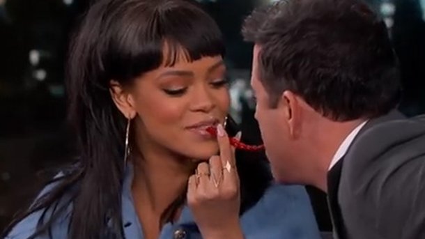 Rihanna fait monter la tempérauture chez Jimmy Kemmel!