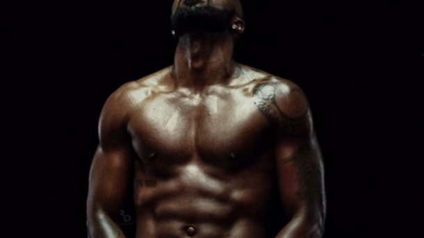 Jason Derulo : totalement nu dans son dernier clip «Naked»!