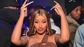 Cardi B critiquée sur l'éducation de sa fille: sa réponse cash