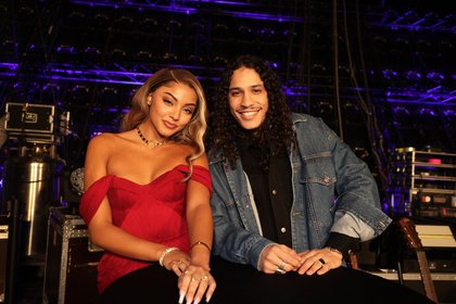 Wejdene et Hatik - Backstage NRJ Music Awards Paris Edition