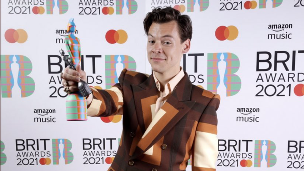 «Les Eternels» avec Harry Styles: une photo inédite du chanteur sur le tournage!