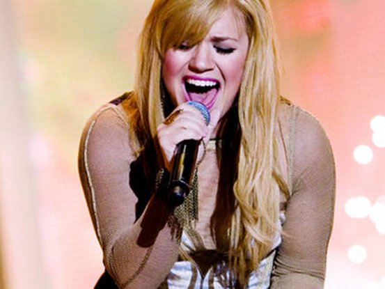 kelly-clarkson