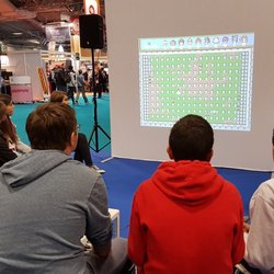 L'indétrônable Bomberman Saturn et ses 10 joueurs maximum supportés, sur le stand MO5.