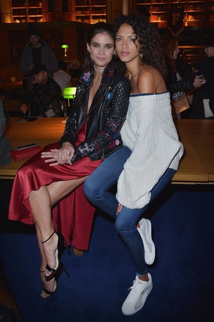 Sara Sampaio et Noémie Lenoir au défilé FENTYxPUMA by Rihanna