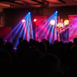 Le public chante en cœur avec Vianney