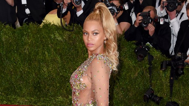 Beyoncé : devinez le prix ahurissant de ses boucles d’oreilles aux Grammy’s 2018