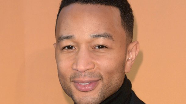 John Legend aide sa fille à se préparer à l’arrivée du bébé