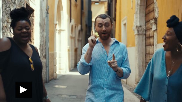 Sam Smith s’installe à Verone pour la vidéo acoustique de «Baby, You Make Me Crazy»