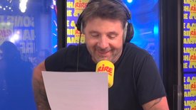Philippe Lellouche redevient journaliste pour Rire & Chansons - Et c'est hilarant !