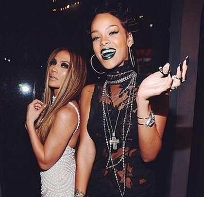 Jennifer Lopez : Moi et Rihanna félicitations mama #iheartradiomusicawards
