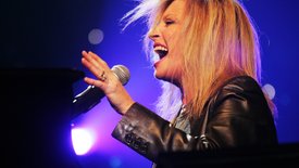 Véronique Sanson: le clip de son duo avec Christophe Maé est sorti !