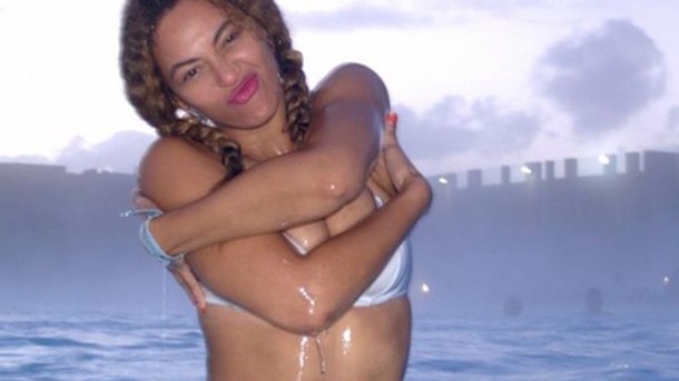 Beyoncé : en bikini sous la neige!