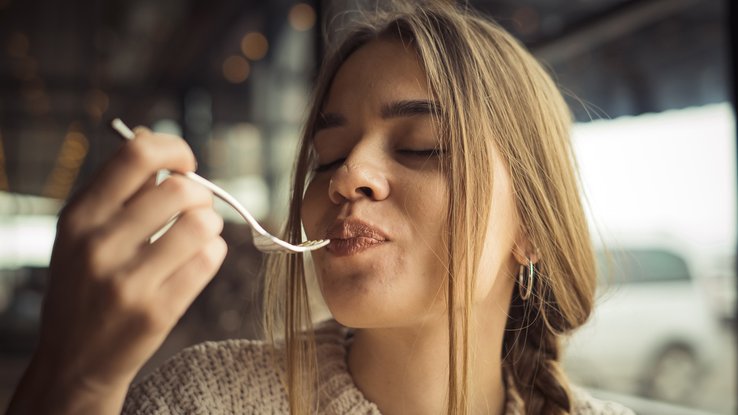 Les infos du Réveil Chérie : en Allemagne, des jeunes se rassemblent pour manger des desserts à la fourchette !