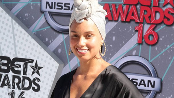 Alicia Keys a bien failli chanter «Work» de Rihanna et Drake!