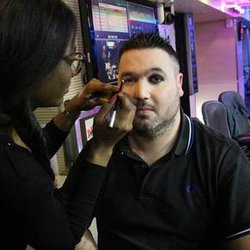 Lundi 9 Mars 2015 Cauet fête la journée de la femme