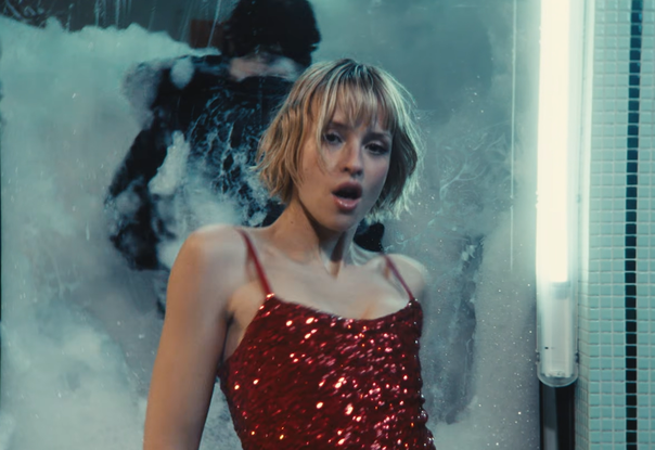 Angèle dans le clip vidéo de "What You Want" (Feat. Justice)