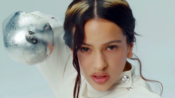 Rosalía dévoile le clip puissant de "La Perla"