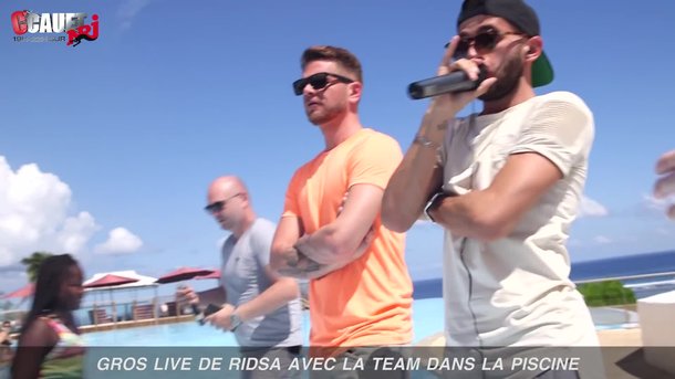 Gros live de Ridsa avec la team dans la piscine
