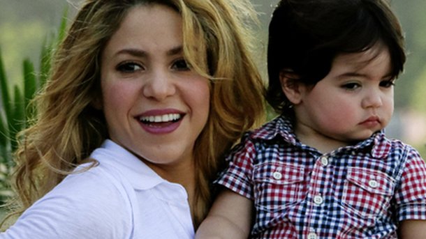 Shakira apprend à lire à Milan dans une vidéo trop mignonne!