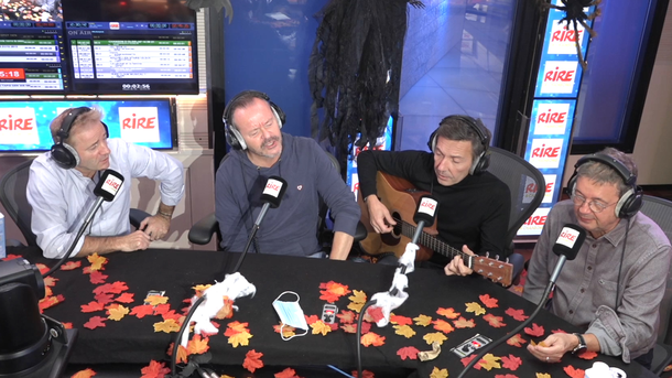 Les Darons chantent "C'est une maison bleue" de Maxime Le Forestier, mais, ... à leur façon !