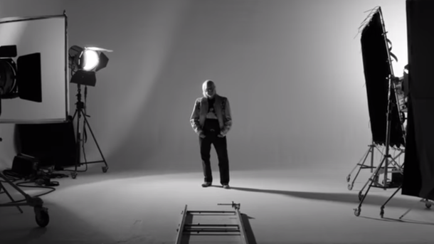 Renaud  : découvrez son nouveau clip "Le Métèque" !