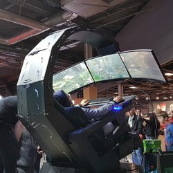 Les équipementiers sont présents en masse cette année, parfois avec des structures innovantes comme celle-ci chez Predator (Acer).