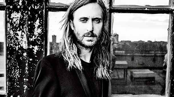David Guetta dévoile le nom de la chanteuse de «This One’s For You»!