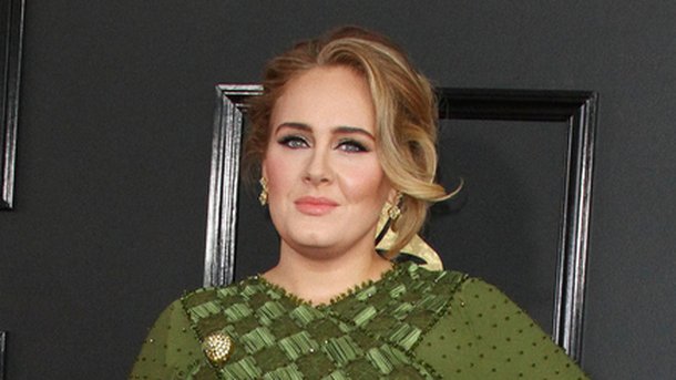 Adele casse son Grammy en deux pour en offrir un bout à Beyoncé!
