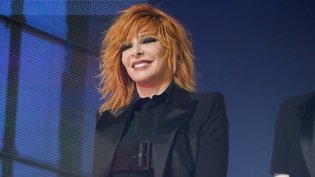 Mylène Farmer : les raisons qui l’ont poussée à se mettre à nu dans le documentaire “L’Ultime création”