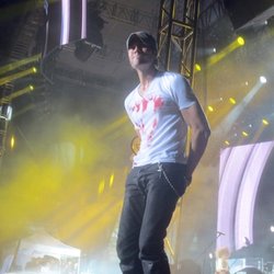 Enrique Iglesias blessé par un drone sur scène